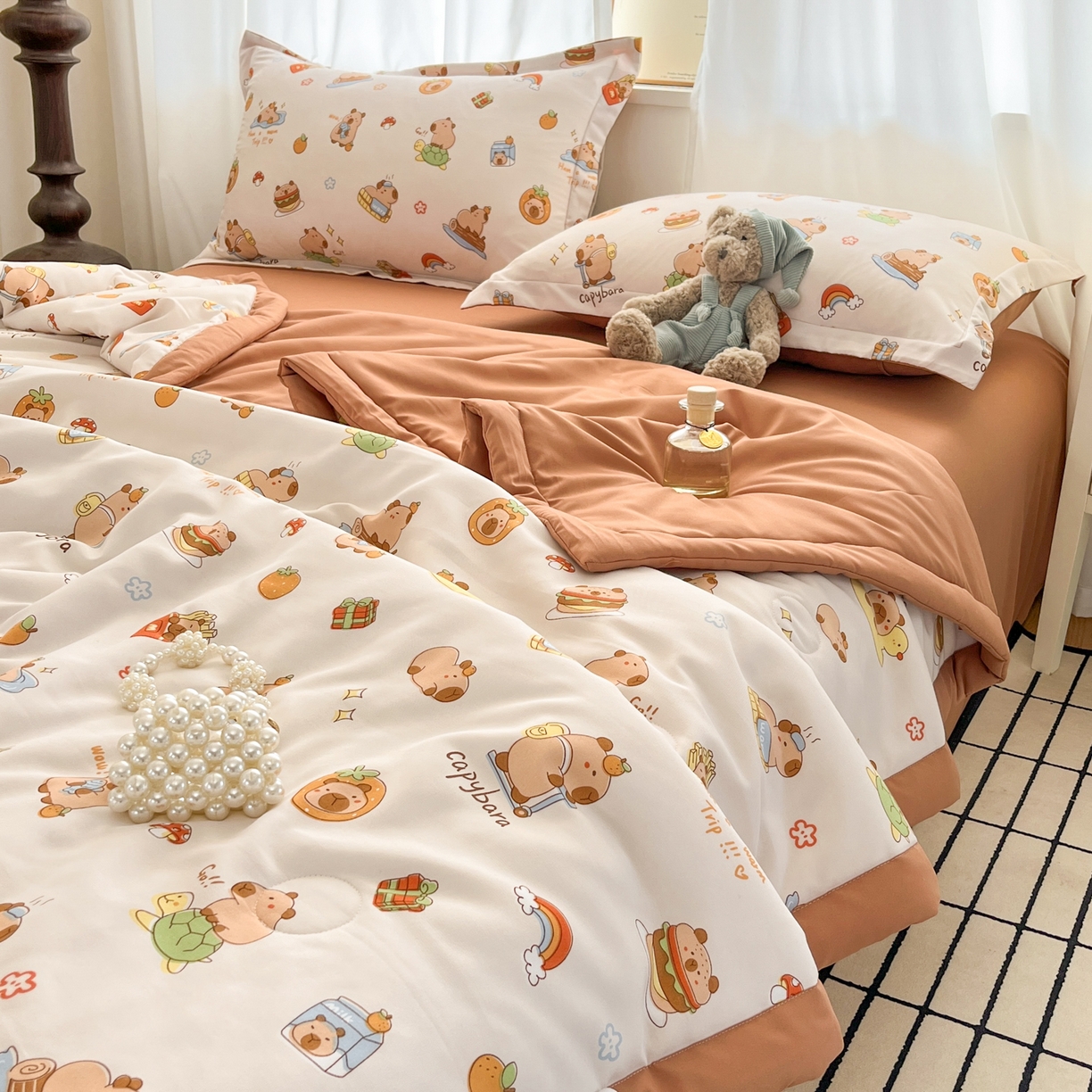 91家纺网 家纺一手货源 找家纺 宝士康家纺 2026新款10A抗菌水洗棉超声波压花夏被 被子被芯 超声波-卡皮巴拉