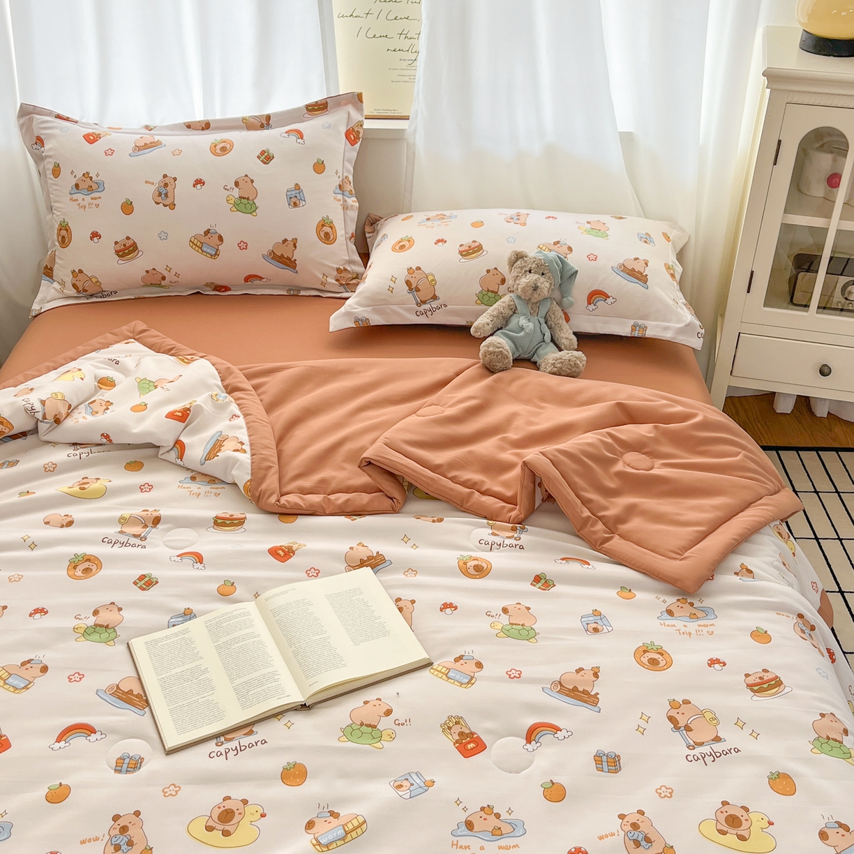 91家纺网 家纺一手货源 找家纺 宝士康家纺 2026新款10A抗菌水洗棉超声波压花夏被 被子被芯 超声波-卡皮巴拉