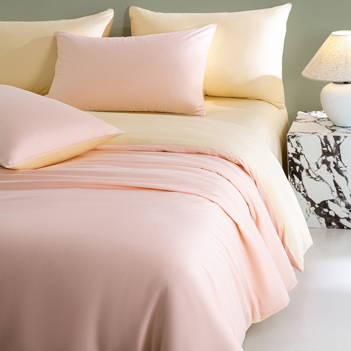 91家纺网 家纺一手货源 找家纺 盛凡家纺 2026春夏新款全棉纯棉A类60s长绒棉四件套纯色贡缎纯棉被套床笠款三件套 樱花粉+奶昔白