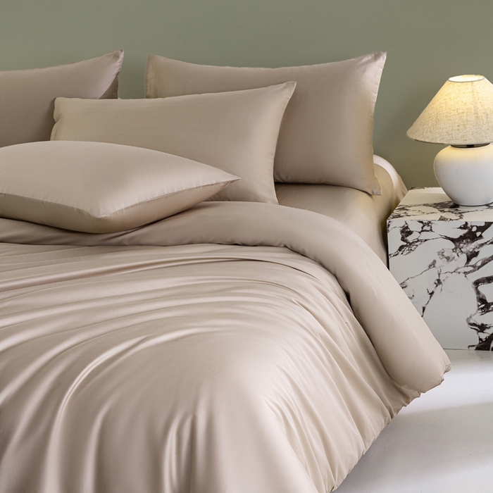 91家纺网 家纺一手货源 找家纺 盛凡家纺 2026春夏新款全棉纯棉A类60s长绒棉四件套纯色贡缎纯棉被套床笠款三件套 奶咖