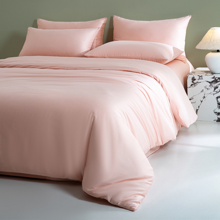 91家纺网 家纺一手货源 找家纺 盛凡家纺 2026春夏新款全棉纯棉A类60s长绒棉四件套纯色贡缎纯棉被套床笠款三件套 樱花粉