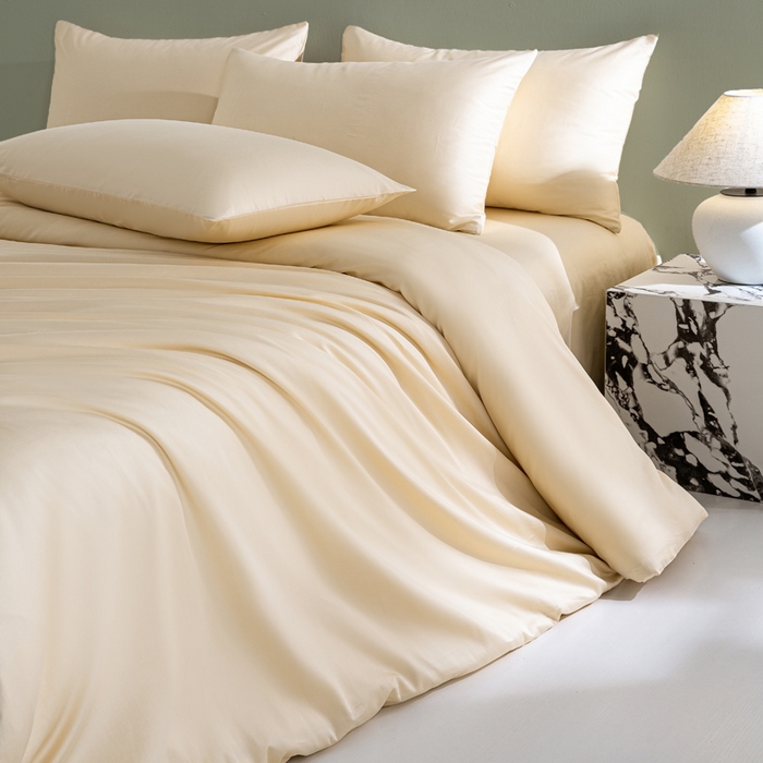 91家纺网 家纺一手货源 找家纺 盛凡家纺 2026春夏新款全棉纯棉A类60s长绒棉四件套纯色贡缎纯棉被套床笠款三件套 奶昔白