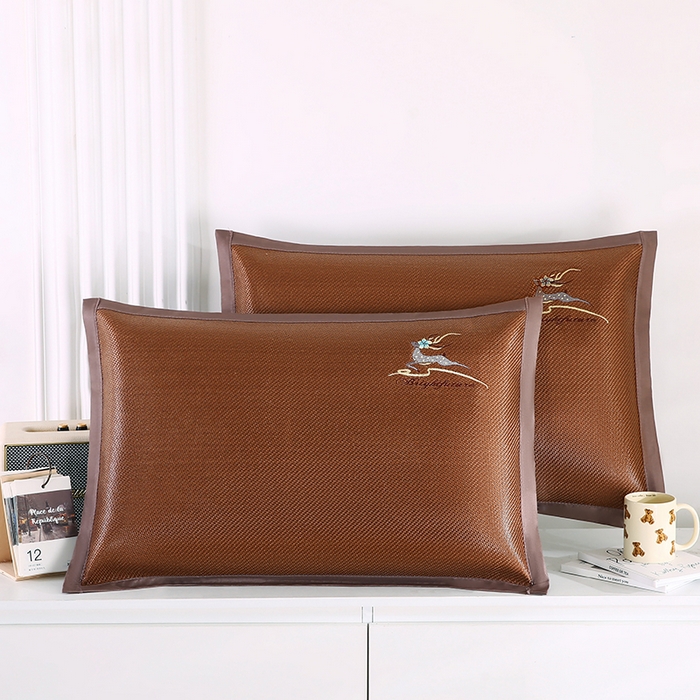 91家纺网 家纺一手货源 找家纺 小牛席业 2026新款你好小熊冰藤夏凉枕套系列凉枕套夏天枕套冰丝枕套竹枕套藤枕套冰藤枕套 幸运小鹿（黑咖）