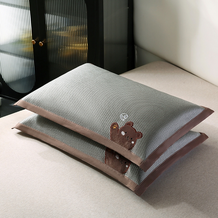 91家纺网 家纺一手货源 找家纺 小牛席业 2026新款你好小熊冰藤夏凉枕套系列凉枕套夏天枕套冰丝枕套竹枕套藤枕套冰藤枕套 你好小熊（银灰）