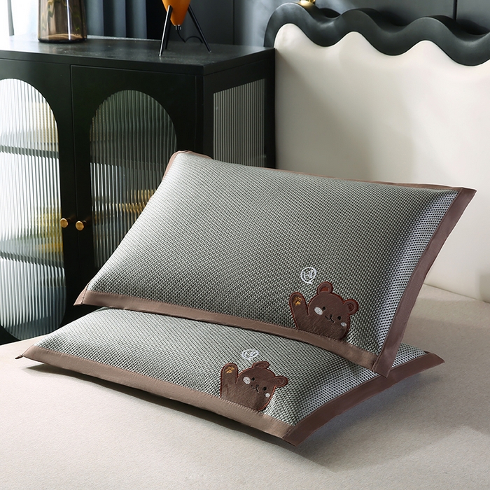 91家纺网 家纺一手货源 找家纺 小牛席业 2026新款你好小熊冰藤夏凉枕套系列凉枕套夏天枕套冰丝枕套竹枕套藤枕套冰藤枕套 你好小熊（银灰）