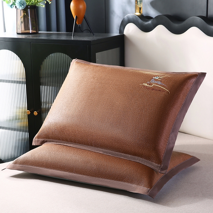 91家纺网 家纺一手货源 找家纺 小牛席业 2026新款你好小熊冰藤夏凉枕套系列凉枕套夏天枕套冰丝枕套竹枕套藤枕套冰藤枕套 幸运小鹿（黑咖）