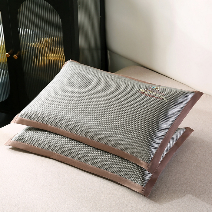 91家纺网 家纺一手货源 找家纺 小牛席业 2026新款你好小熊冰藤夏凉枕套系列凉枕套夏天枕套冰丝枕套竹枕套藤枕套冰藤枕套 幸运小鹿（银灰）