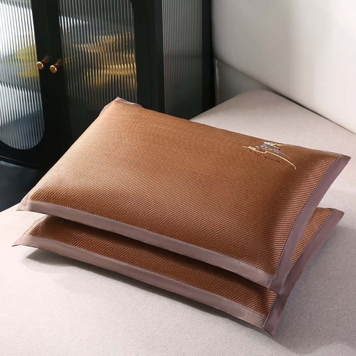 91家纺网 家纺一手货源 找家纺 小牛席业 2026新款你好小熊冰藤夏凉枕套系列凉枕套夏天枕套冰丝枕套竹枕套藤枕套冰藤枕套 幸运小鹿（黑咖）