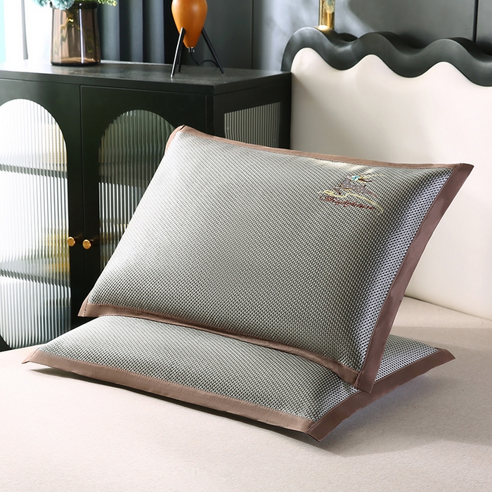 91家纺网 家纺一手货源 找家纺 小牛席业 2026新款你好小熊冰藤夏凉枕套系列凉枕套夏天枕套冰丝枕套竹枕套藤枕套冰藤枕套 幸运小鹿（银灰）