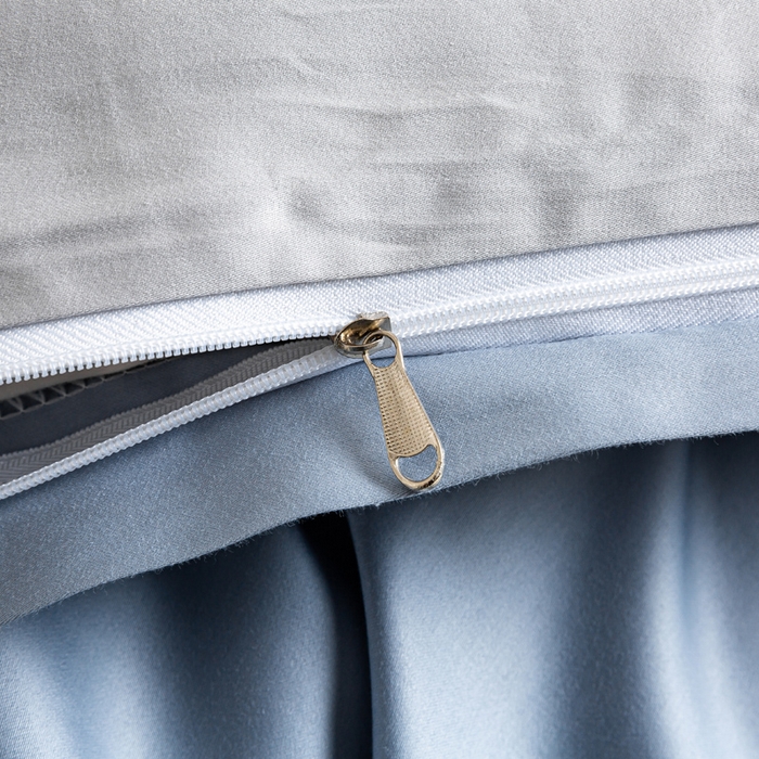 91家纺网 家纺一手货源 找家纺 盛凡家纺 2026春夏新款全棉纯棉A类60s长绒棉四件套纯色贡缎纯棉被套床笠款三件套 蓝灰+冰川蓝