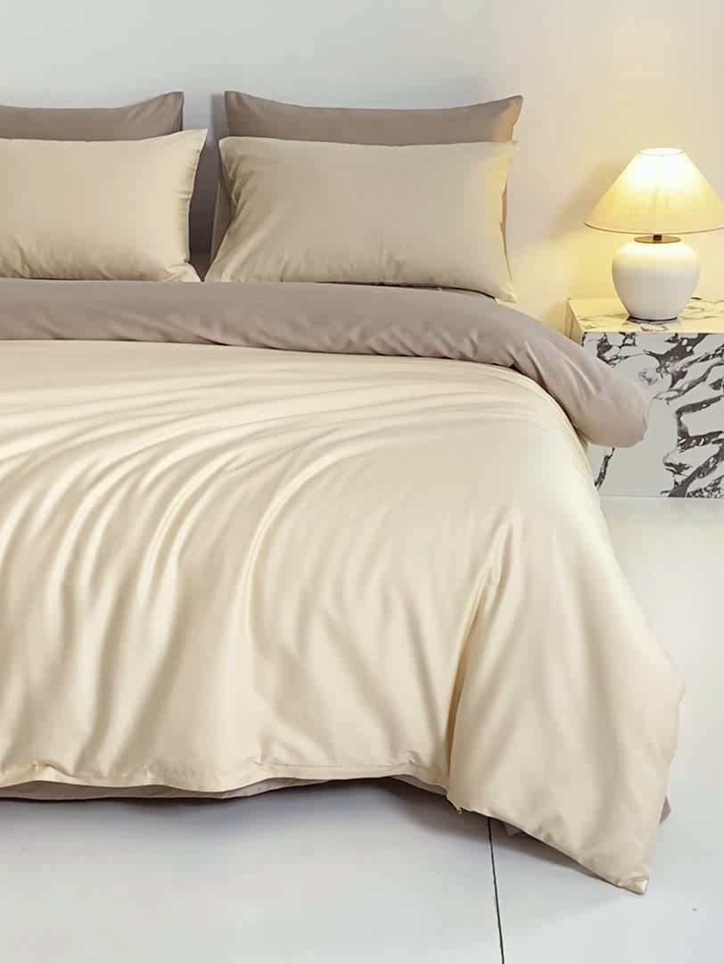 91家纺网 家纺一手货源 找家纺 盛凡家纺 2026春夏新款全棉纯棉A类60s长绒棉四件套纯色贡缎纯棉被套床笠款三件套 奶昔白+奶咖