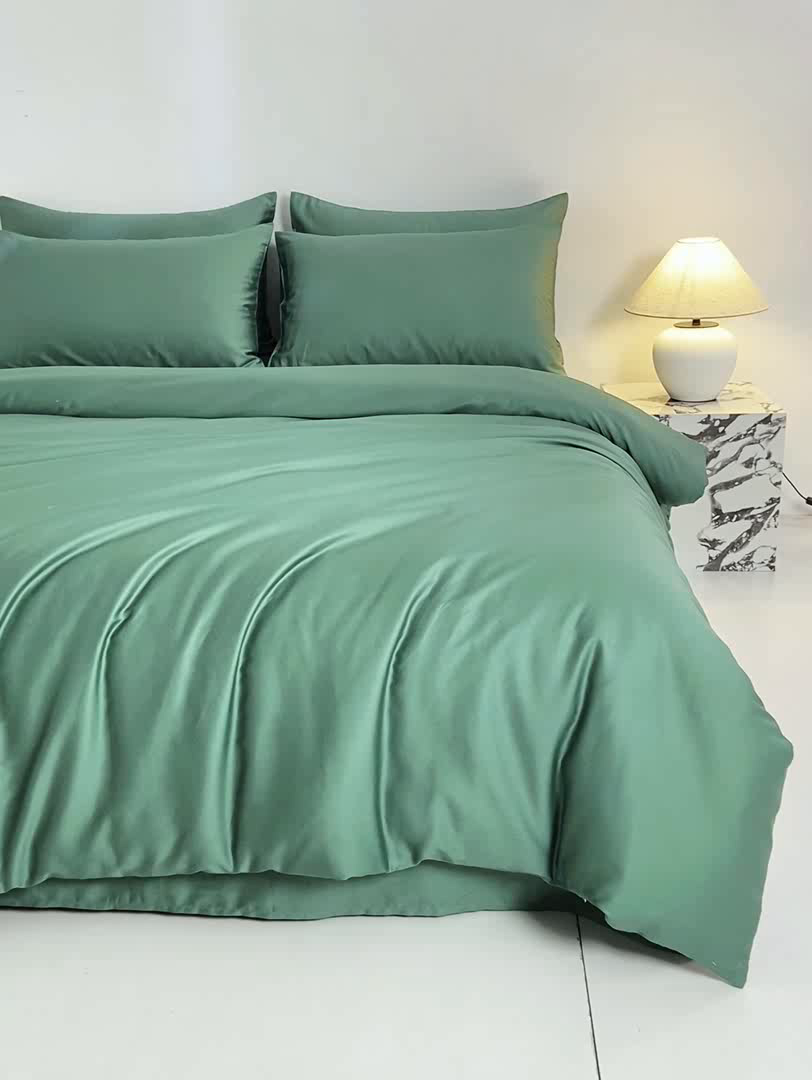 91家纺网 家纺一手货源 找家纺 盛凡家纺 2026春夏新款全棉纯棉A类60s长绒棉四件套纯色贡缎纯棉被套床笠款三件套 墨绿