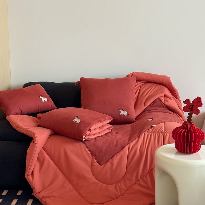 91家纺网 家纺一手货源 找家纺 （总）多米家居 2026新款马力全开抱枕被（控价小号券后不低于46，大号券后不低于70）