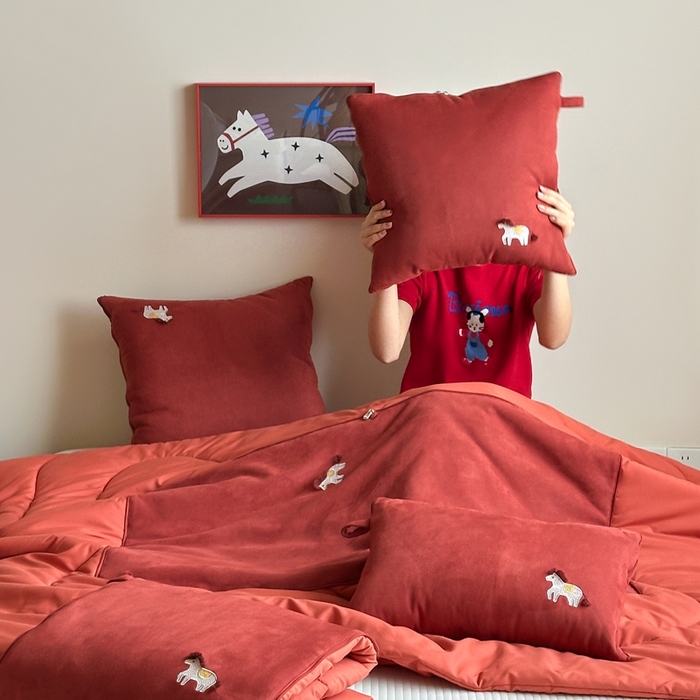 91家纺网 家纺一手货源 找家纺 （总）多米家居 2026新款马力全开抱枕被（控价小号券后不低于46，大号券后不低于70）