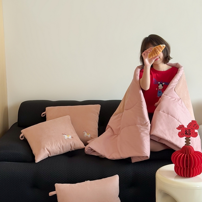 多米家居 2026新款马力全开抱枕被（控价小号券后不低于46，大号券后不低于70） 蓬蓬驹-幸福粉