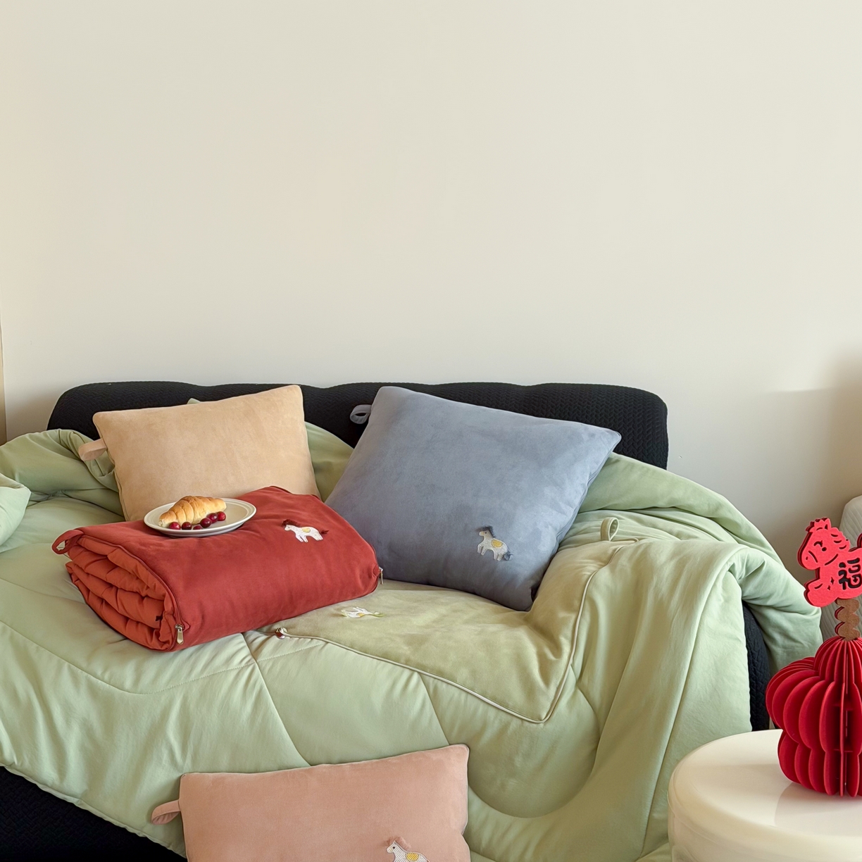 91家纺网 家纺一手货源 找家纺 多米家居 2026新款马力全开抱枕被（控价小号券后不低于46，大号券后不低于70） 组合图仅展示不可下单