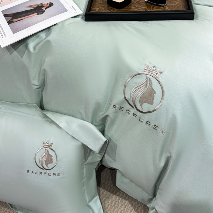 91家纺网 家纺一手货源 找家纺 盛凡家纺 2026春夏新款全棉纯棉100支长绒棉绣花四件套--萨尔夫人 萨尔夫人-天青色