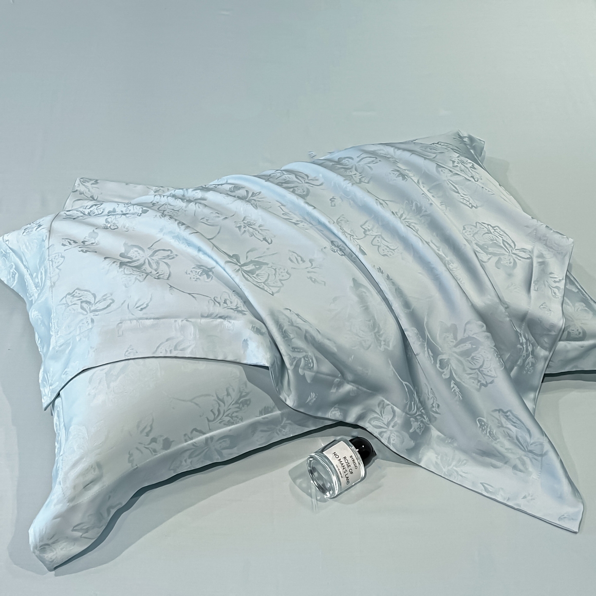 91家纺网 家纺一手货源 找家纺 慕晨 2026新款莱赛尔提花被套四件套高级简奢款天丝4件套直播热款 花落