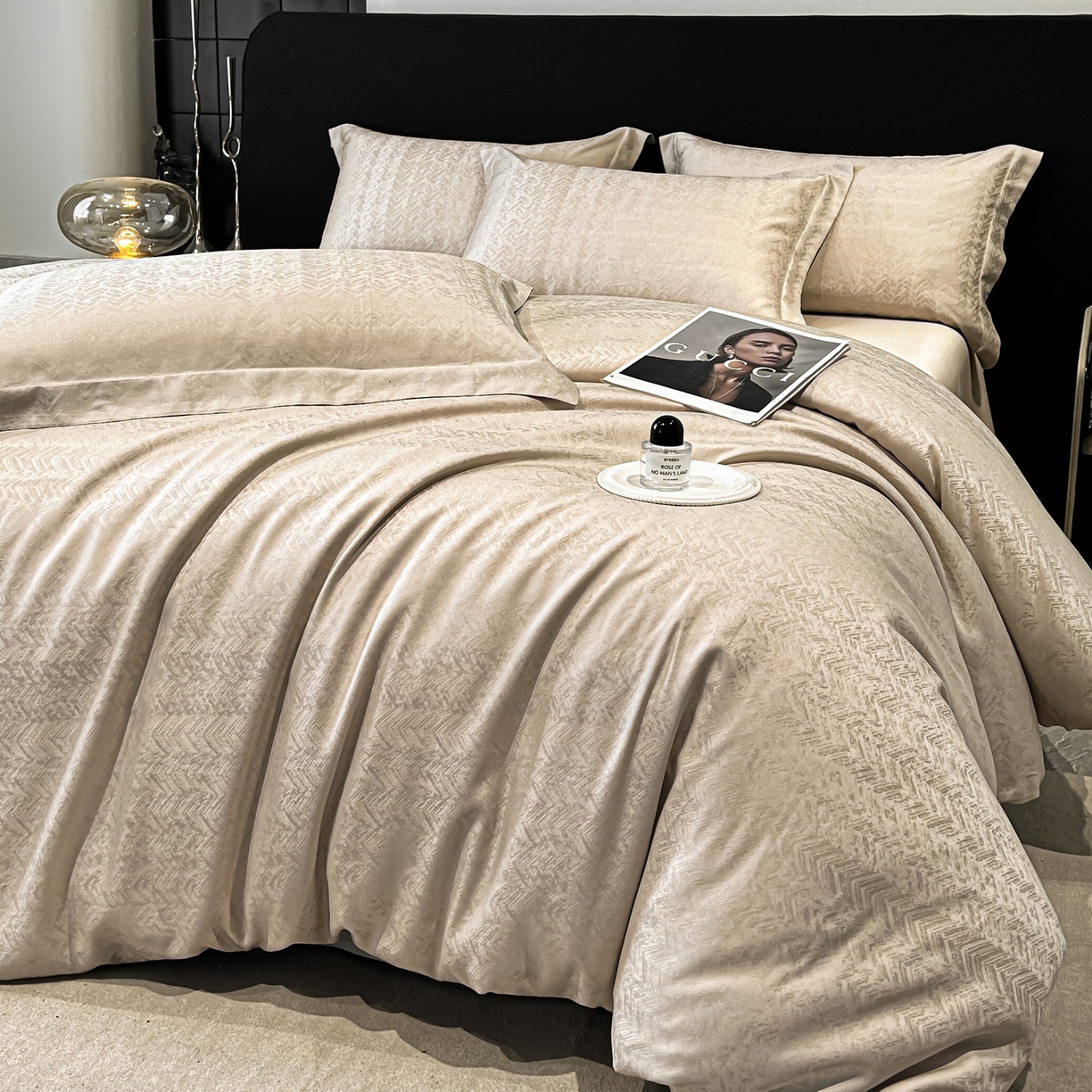 91家纺网 家纺一手货源 找家纺 慕晨 2026新款莱赛尔提花被套四件套高级简奢款天丝4件套直播热款 迷离