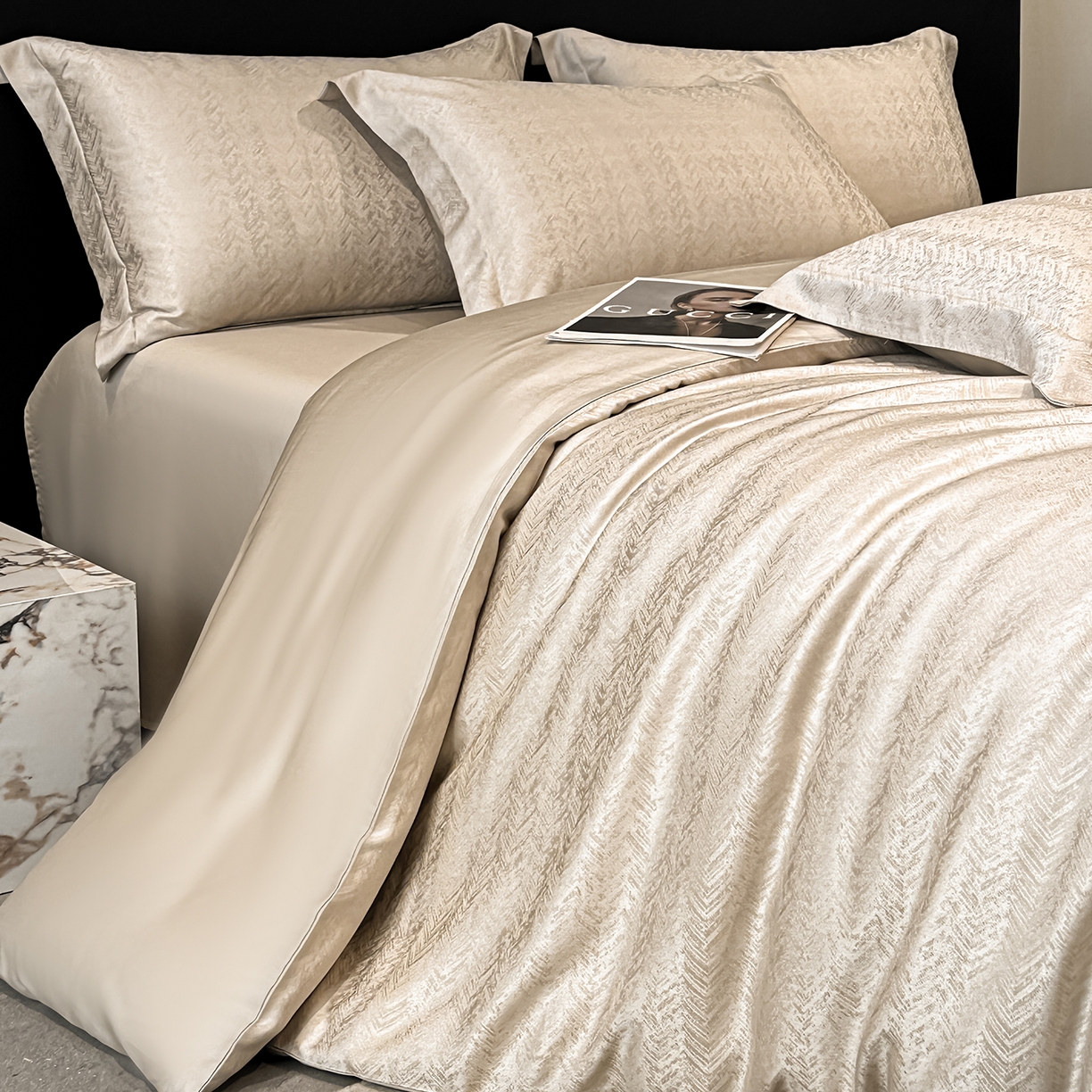 91家纺网 家纺一手货源 找家纺 慕晨 2026新款莱赛尔提花被套四件套高级简奢款天丝4件套直播热款 迷离