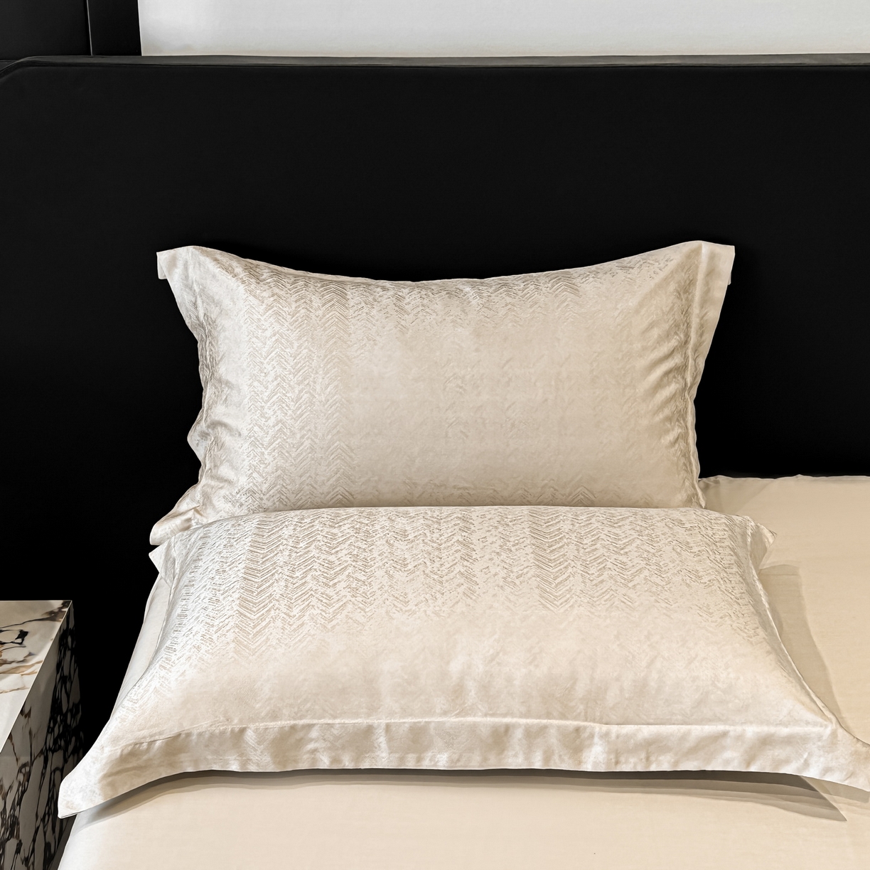 91家纺网 家纺一手货源 找家纺 慕晨 2026新款莱赛尔提花被套四件套高级简奢款天丝4件套直播热款 迷离