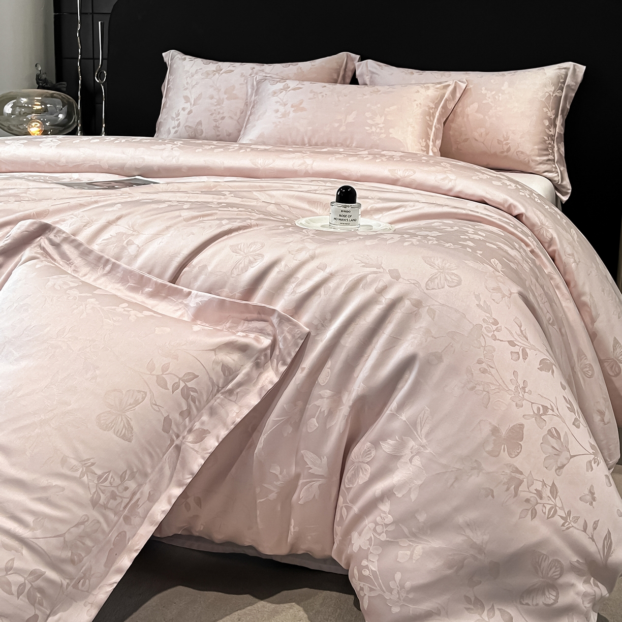 91家纺网 家纺一手货源 找家纺 慕晨 2026新款莱赛尔提花被套四件套高级简奢款天丝4件套直播热款 璃茉