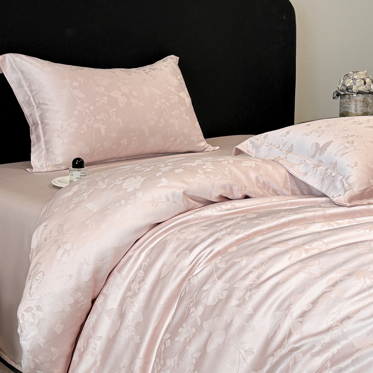 91家纺网 家纺一手货源 找家纺 慕晨 2026新款莱赛尔提花被套四件套高级简奢款天丝4件套直播热款 璃茉