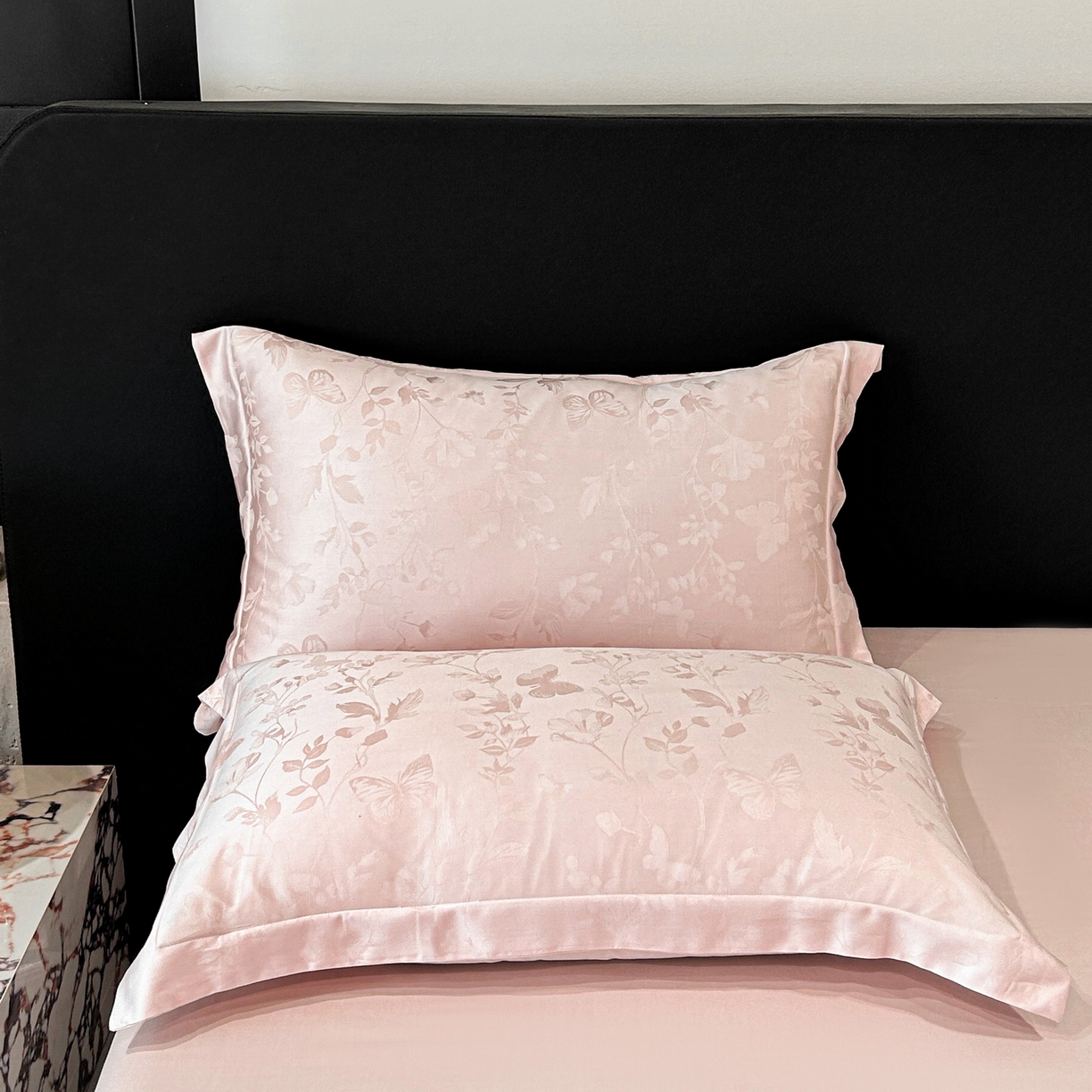 91家纺网 家纺一手货源 找家纺 慕晨 2026新款莱赛尔提花被套四件套高级简奢款天丝4件套直播热款 璃茉