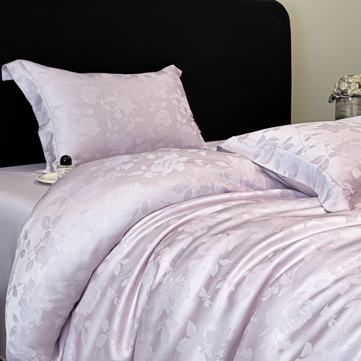 91家纺网 家纺一手货源 找家纺 慕晨 2026新款莱赛尔提花被套四件套高级简奢款天丝4件套直播热款 落溪