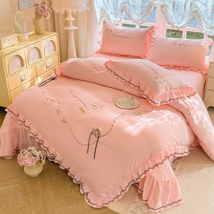 91家纺网 家纺一手货源 找家纺 漫布云家纺 2026新款韩版多功能水洗棉公主风床盖款四件套-花颜系列 花颜-樱花粉