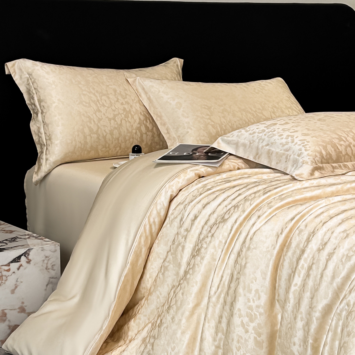 91家纺网 家纺一手货源 找家纺 慕晨 2026新款莱赛尔提花被套四件套高级简奢款天丝4件套直播热款 欧凯