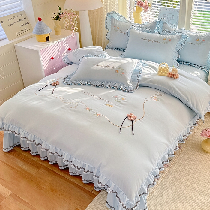 91家纺网 家纺一手货源 找家纺 漫布云家纺 2026新款韩版多功能水洗棉公主风床盖款四件套-花颜系列 花颜-梦幻蓝