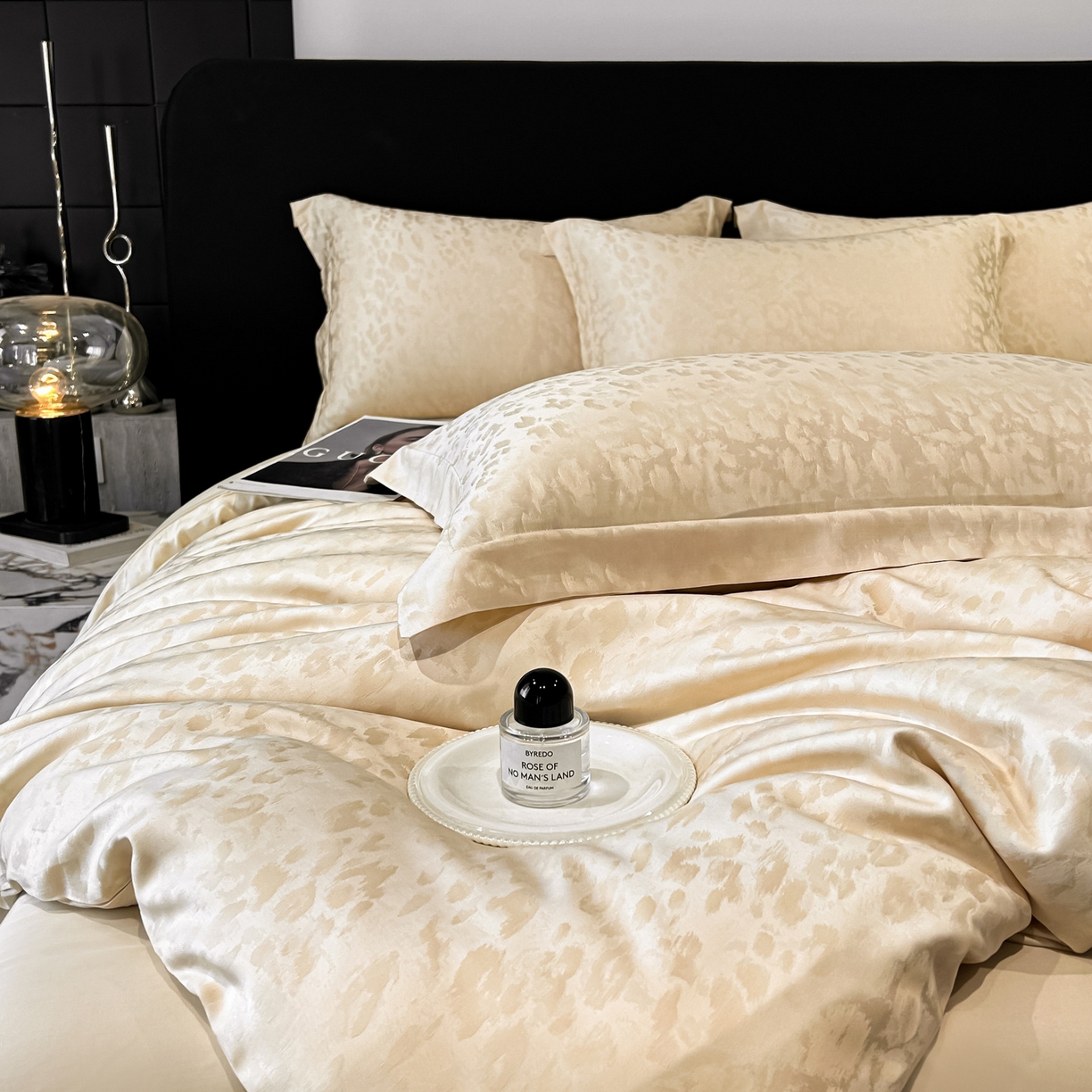 91家纺网 家纺一手货源 找家纺 慕晨 2026新款莱赛尔提花被套四件套高级简奢款天丝4件套直播热款 欧凯