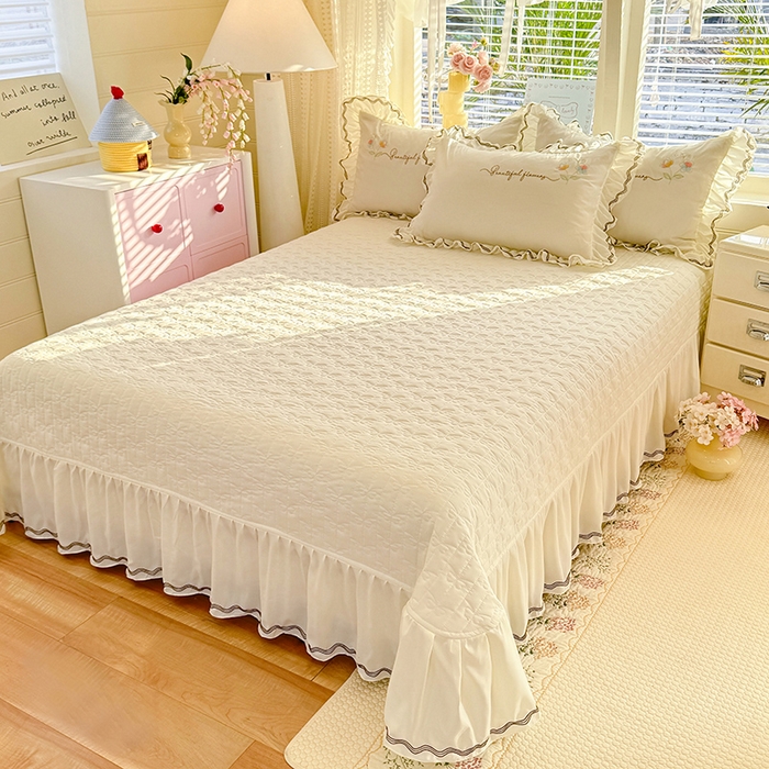 91家纺网 家纺一手货源 找家纺 漫布云家纺 2026新款韩版多功能水洗棉公主风床盖款四件套-花颜系列 花颜-奶油白