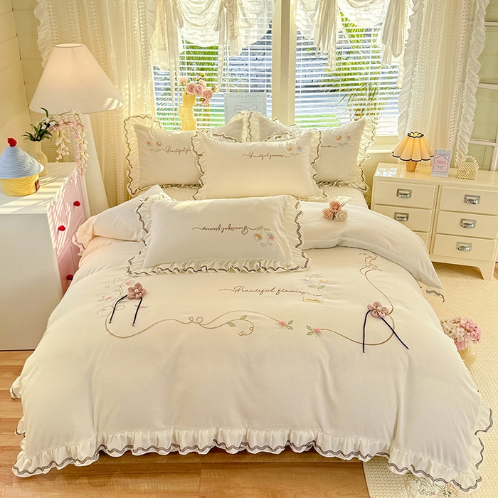 91家纺网 家纺一手货源 找家纺 漫布云家纺 2026新款韩版多功能水洗棉公主风床盖款四件套-花颜系列 花颜-奶油白
