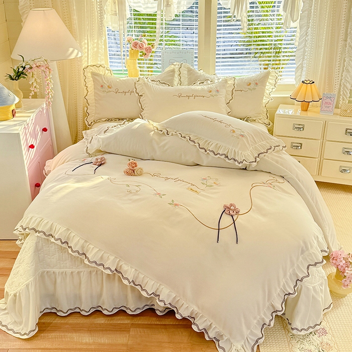 91家纺网 家纺一手货源 找家纺 漫布云家纺 2026新款韩版多功能水洗棉公主风床盖款四件套-花颜系列 花颜-奶油白