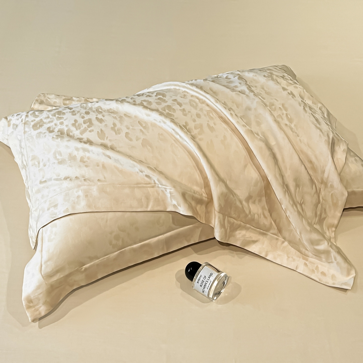 91家纺网 家纺一手货源 找家纺 慕晨 2026新款莱赛尔提花被套四件套高级简奢款天丝4件套直播热款 欧凯