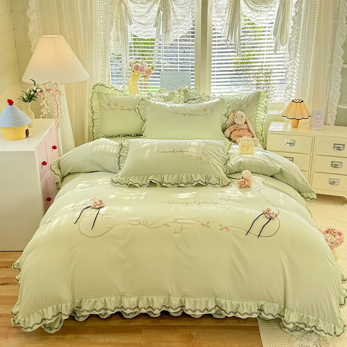 91家纺网 家纺一手货源 找家纺 漫布云家纺 2026新款韩版多功能水洗棉公主风床盖款四件套-花颜系列 花颜-嫩芽绿