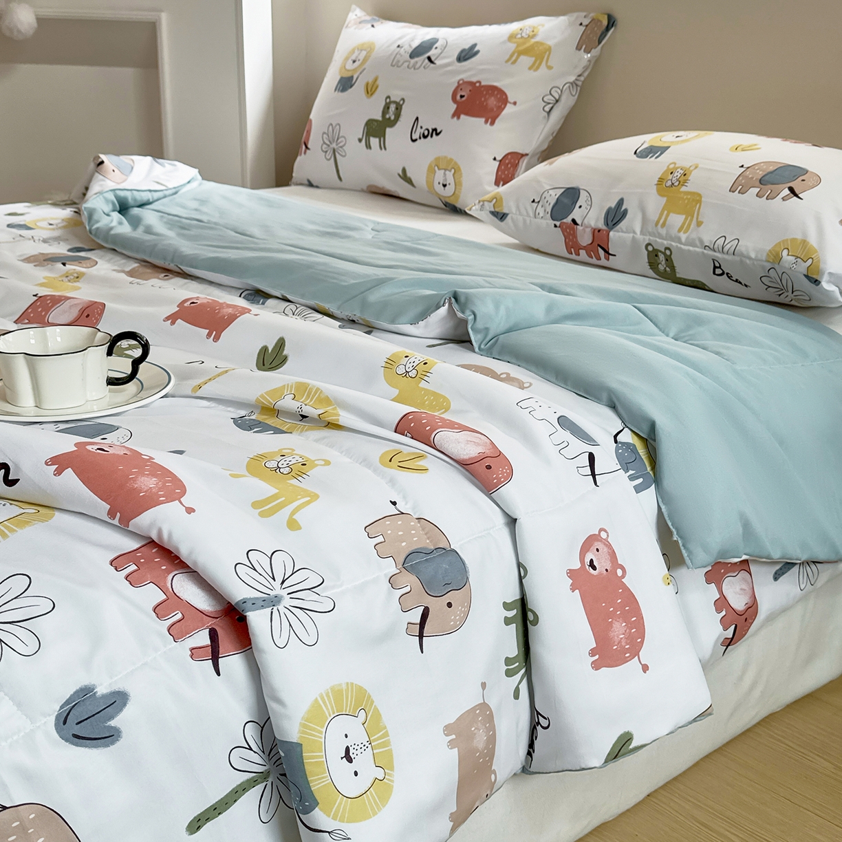 91家纺网 家纺一手货源 找家纺 梵克保罗 2026新款跑量印花款夏被被子被芯系列 动物狂想曲