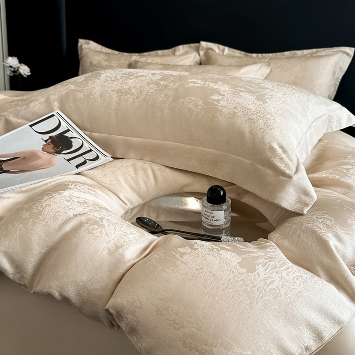 91家纺网 家纺一手货源 找家纺 慕晨 2026新款莱赛尔提花被套四件套高级简奢款天丝4件套直播热款 佩吉拉