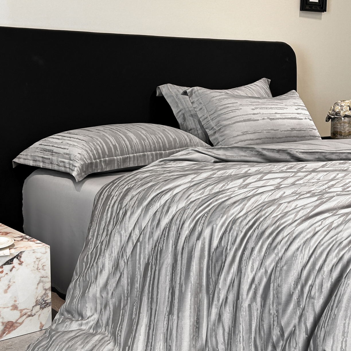 91家纺网 家纺一手货源 找家纺 慕晨 2026新款莱赛尔提花被套四件套高级简奢款天丝4件套直播热款 亚希