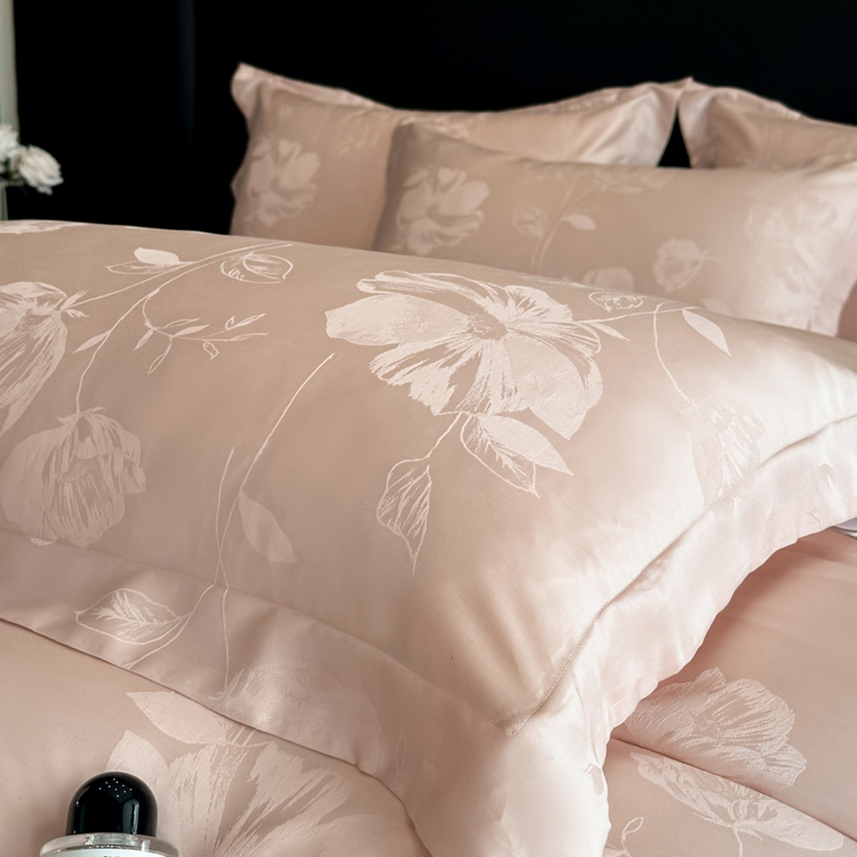 91家纺网 家纺一手货源 找家纺 慕晨 2026新款莱赛尔提花被套四件套高级简奢款天丝4件套直播热款 亚菲