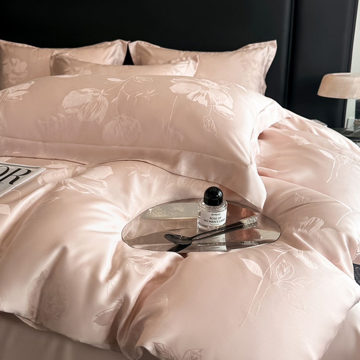 91家纺网 家纺一手货源 找家纺 慕晨 2026新款莱赛尔提花被套四件套高级简奢款天丝4件套直播热款 亚菲