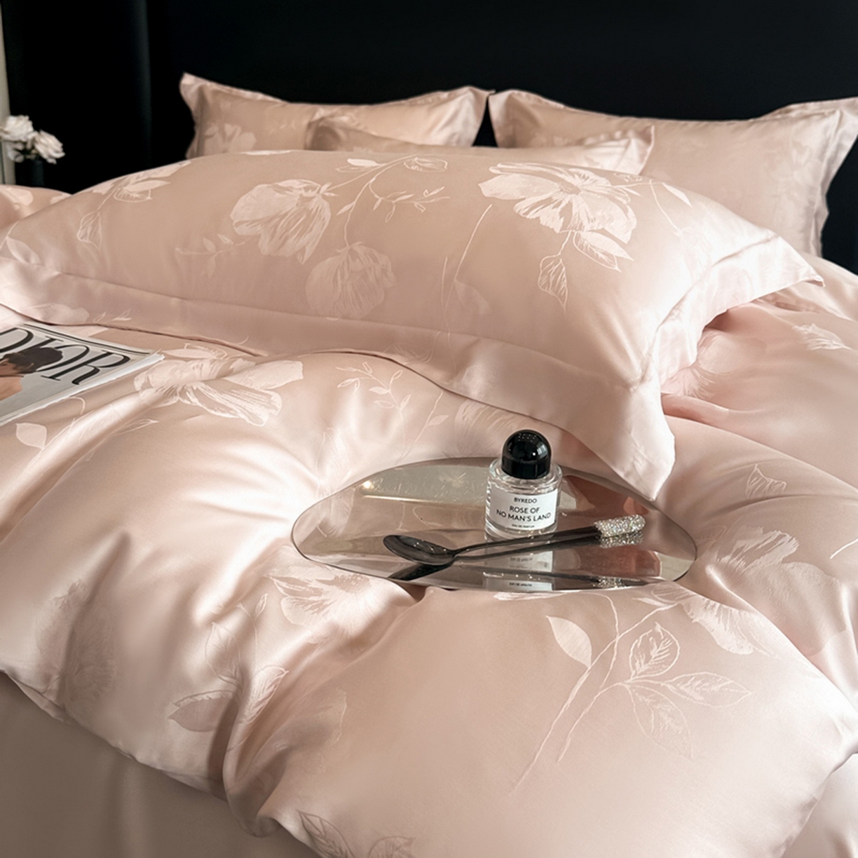 91家纺网 家纺一手货源 找家纺 慕晨 2026新款莱赛尔提花被套四件套高级简奢款天丝4件套直播热款 亚菲