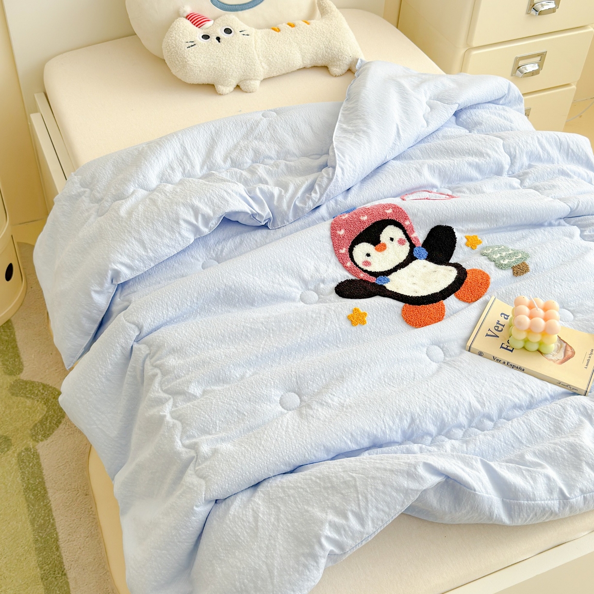91家纺网 家纺一手货源 找家纺 梵克保罗 2026新款儿童场景毛巾绣超柔水洗棉夏被系列 冰感小企鹅