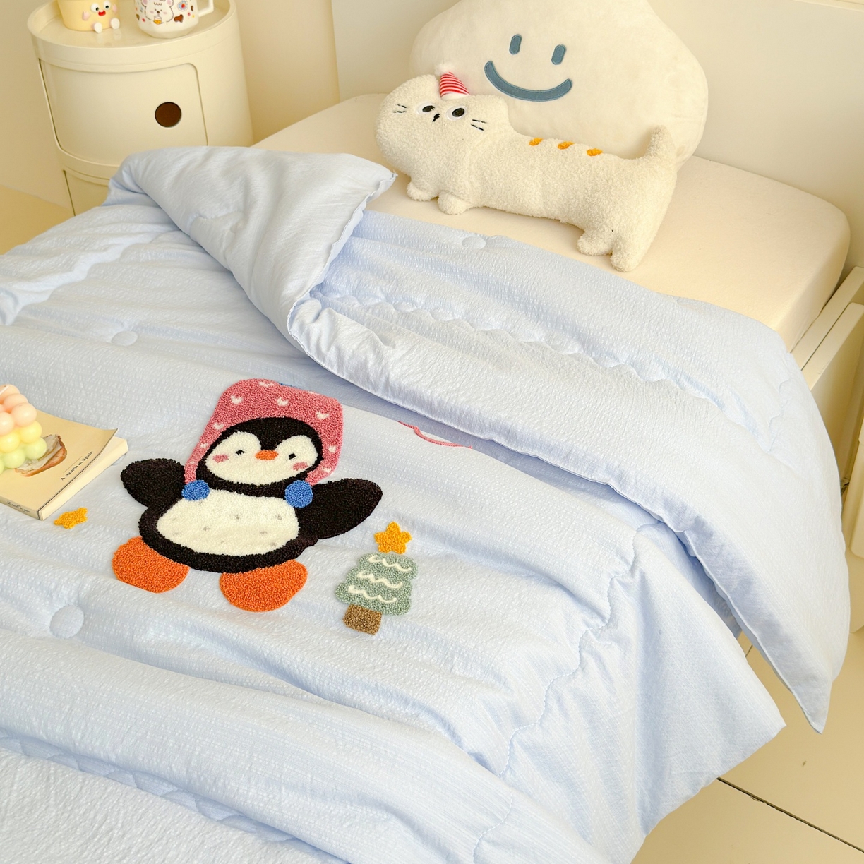 91家纺网 家纺一手货源 找家纺 梵克保罗 2026新款儿童场景毛巾绣超柔水洗棉夏被系列 冰感小企鹅