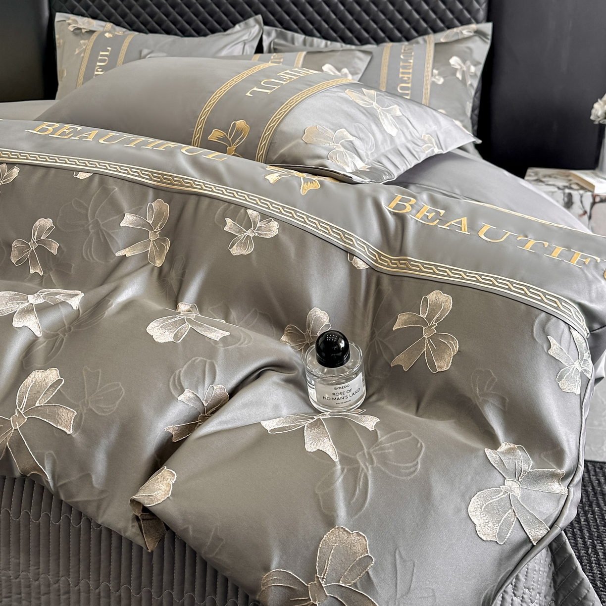 91家纺网 家纺一手货源 找家纺 （总）首尔家纺 2026春夏新款水洗真丝金丝浮雕提花绣花床盖款床单款四件套