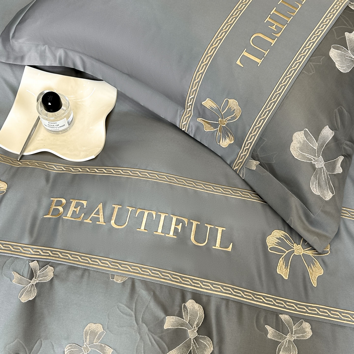 91家纺网 家纺一手货源 找家纺 （总）首尔家纺 2026春夏新款水洗真丝金丝浮雕提花绣花床盖款床单款四件套