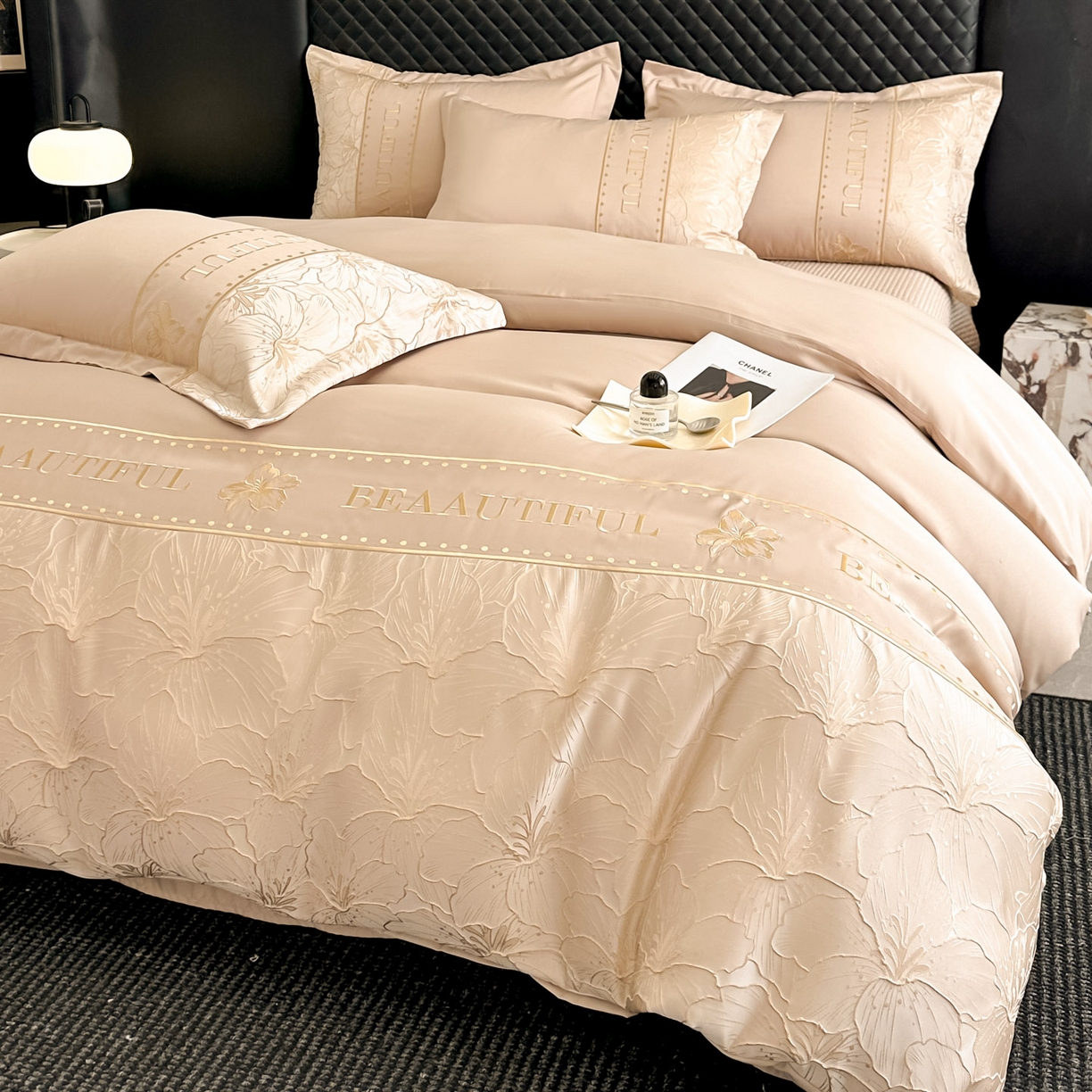 91家纺网 家纺一手货源 找家纺 首尔家纺 2026春夏新款水洗真丝金丝浮雕提花绣花床盖款床单款四件套 百合-香槟