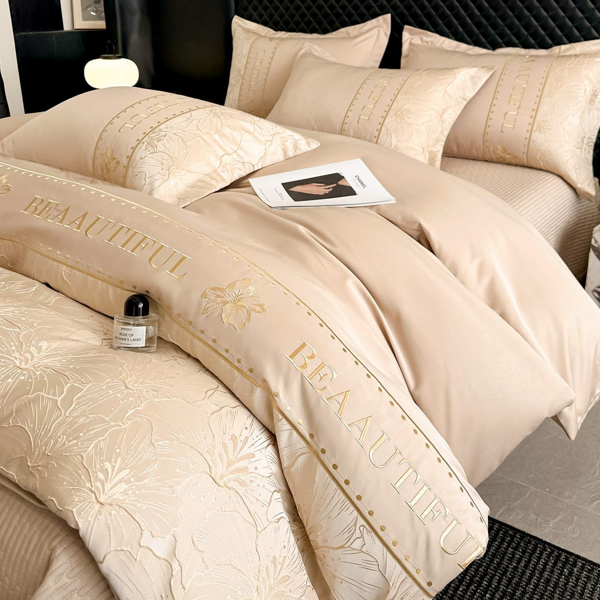 91家纺网 家纺一手货源 找家纺 首尔家纺 2026春夏新款水洗真丝金丝浮雕提花绣花床盖款床单款四件套 百合-香槟